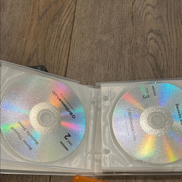 Bundle-7 Danielle Steel Audiobook CDs- Suspects, The Right Time, Betrayal, Rogue - Picture 12 of 16